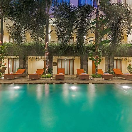 Zen Rooms Kuta Tuban Suites Esterno foto