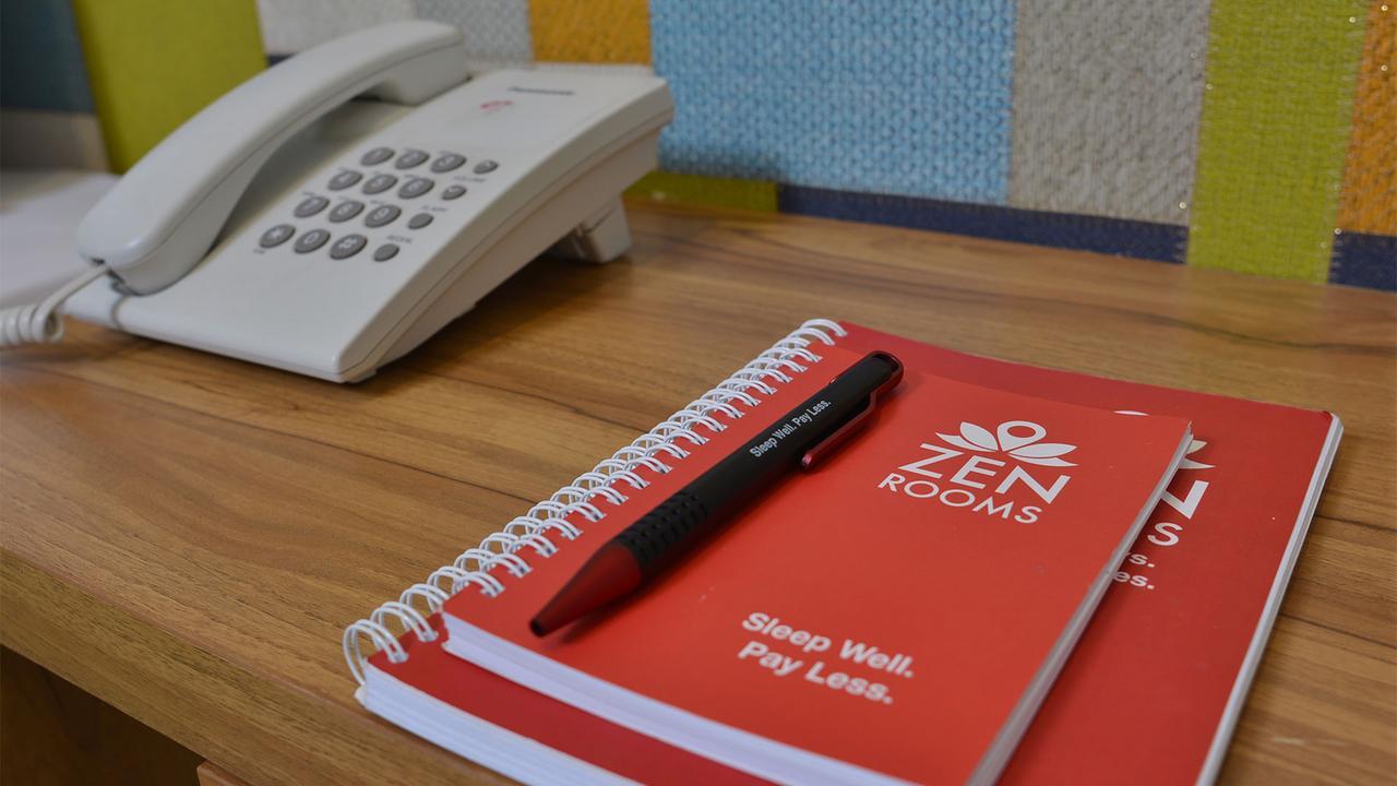 Zen Rooms Kuta Tuban Suites Esterno foto