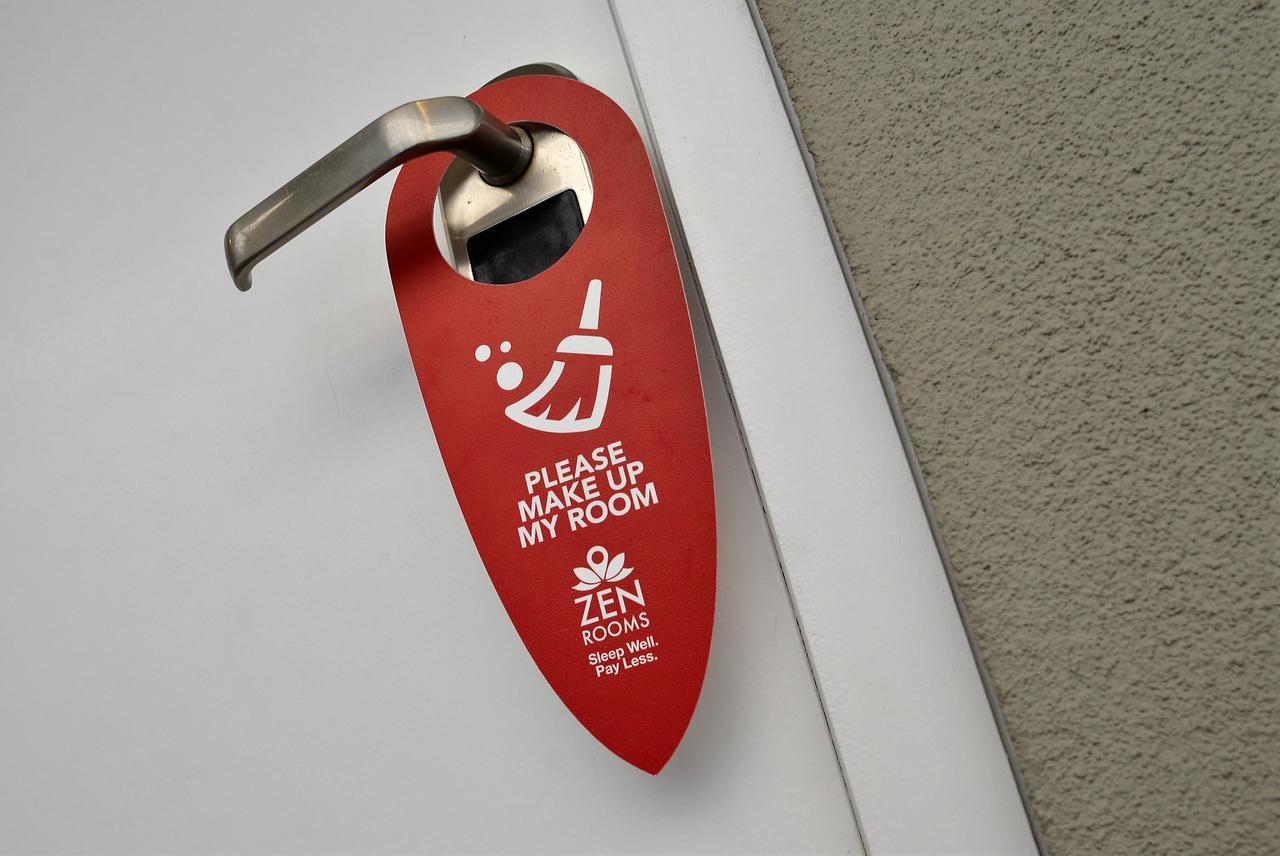Zen Rooms Kuta Tuban Suites Esterno foto