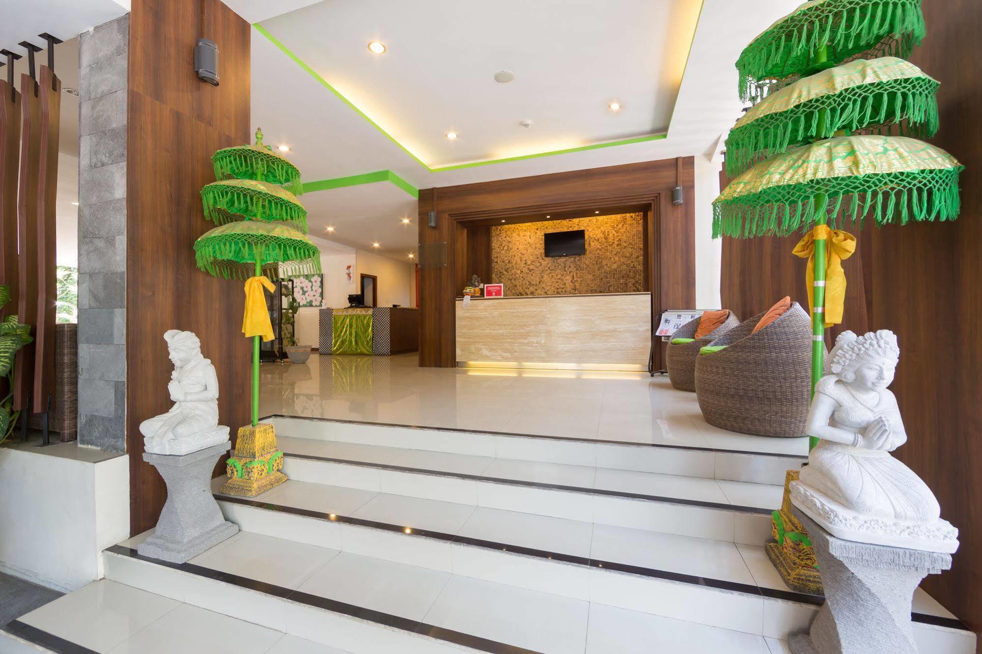Zen Rooms Kuta Tuban Suites Esterno foto