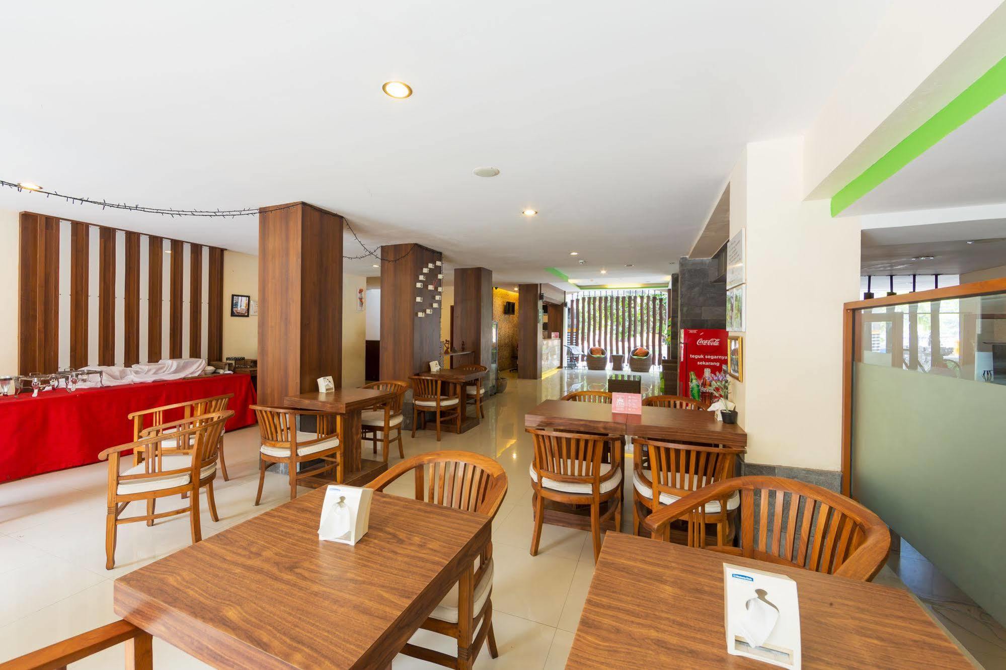 Zen Rooms Kuta Tuban Suites Esterno foto