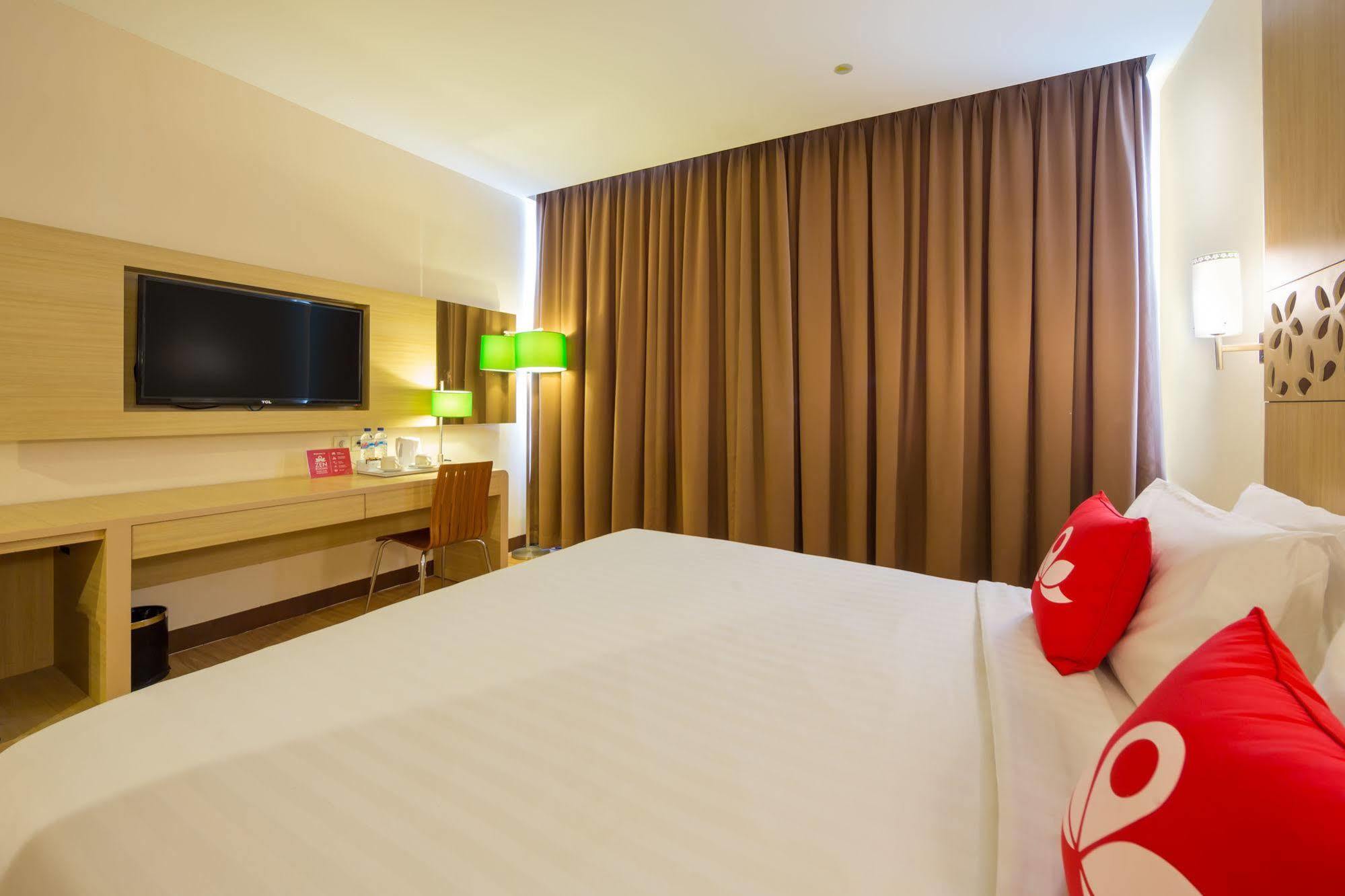 Zen Rooms Kuta Tuban Suites Esterno foto